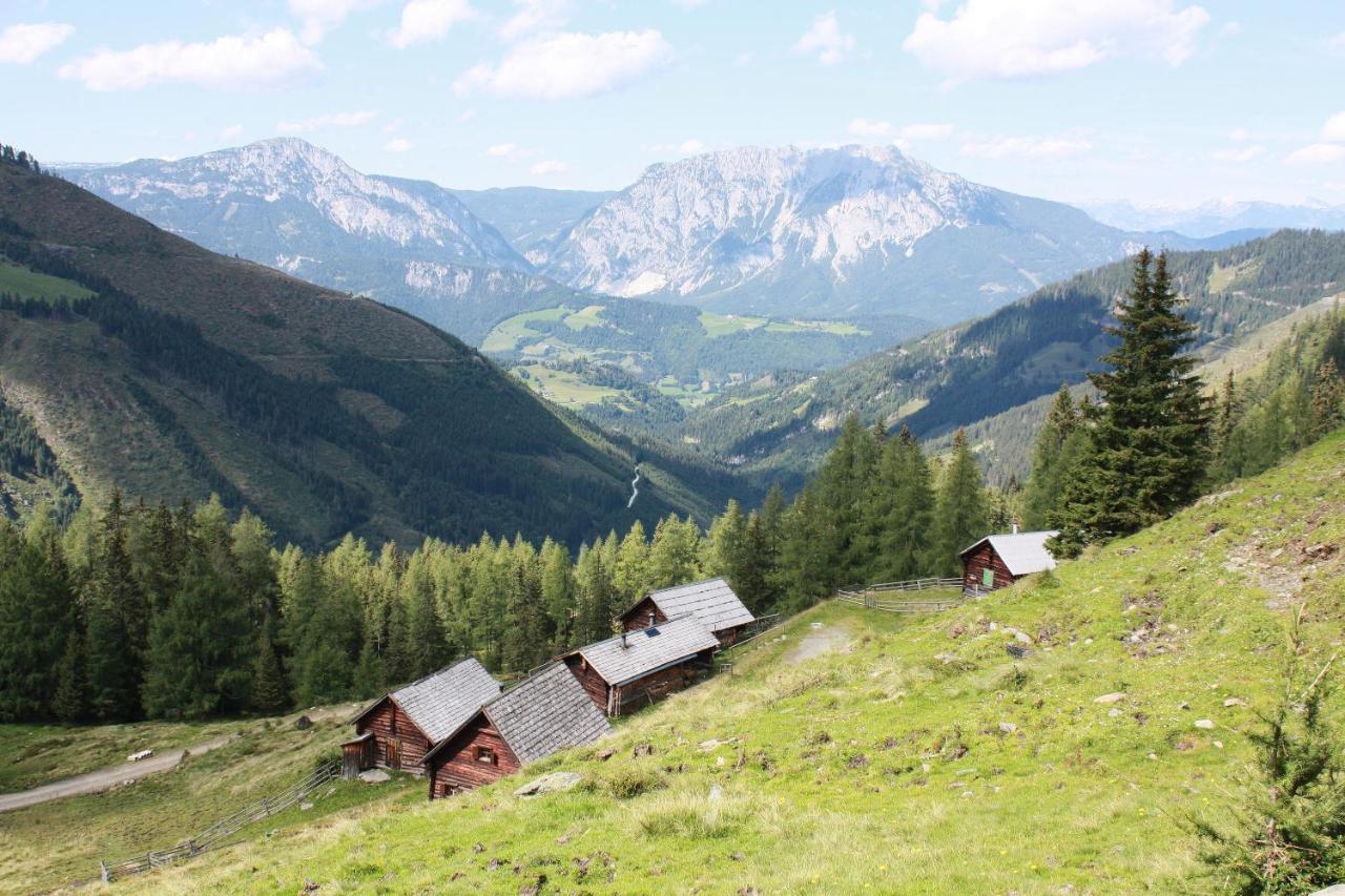 Golf & Skipension Krug Haus im Ennstal Buitenkant foto