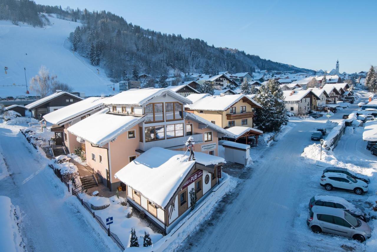 Golf & Skipension Krug Haus im Ennstal Buitenkant foto